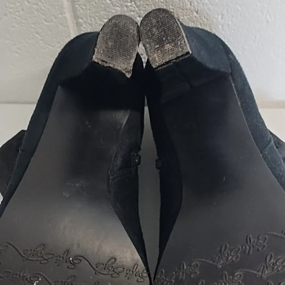 Soft Style Black Vegan Suede Fold Over Side Zip Padded Insole Ankle Boots